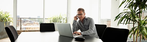 Business-man-working-in-an-office-with-a-laptop